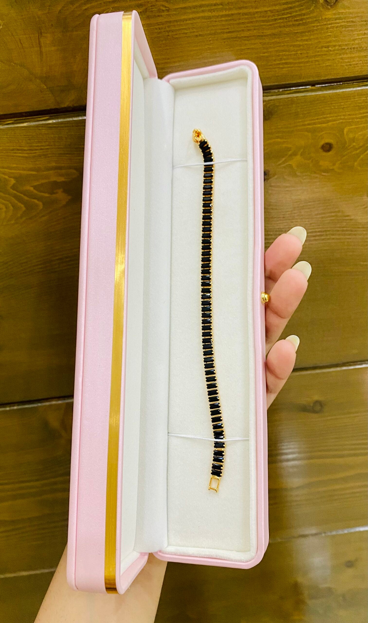 Tennis Bracelet With Important Box