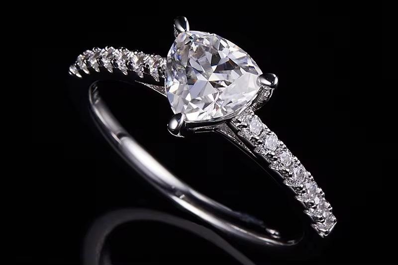 Adjustable Heart Diamond Ring With Led Box