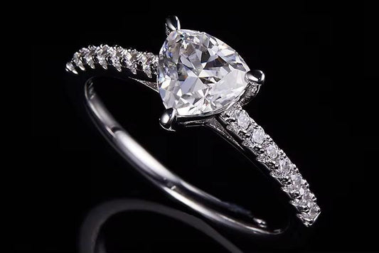 Adjustable Diamond Heart Ring With Led Light Box