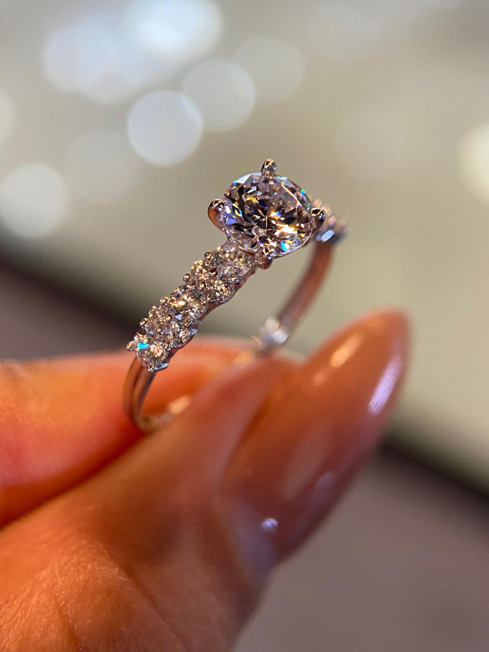 Adjustable Diamond Ring With Led Light Box